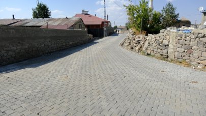 Ağrı’da köy yolları yenileniyor