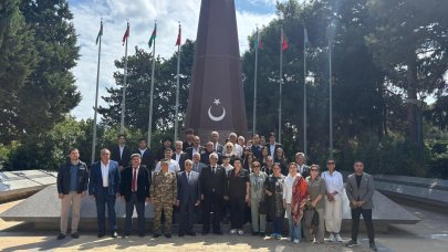 Bakü'de Türk şehitleri unutulmadı