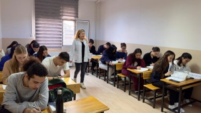 İzmir Çiğli'de mezun öğrencilere YKS hazırlık desteği