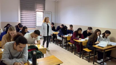 İzmir Çiğli'de mezun öğrencilere YKS hazırlık desteği