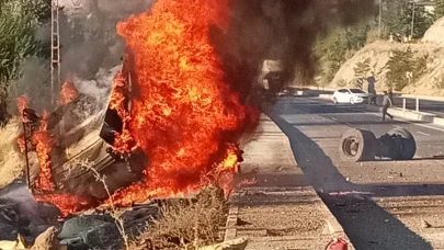 Malatya’da otobüs ile çarpışan tır devrilip alev alev yandı: 1 yaralı