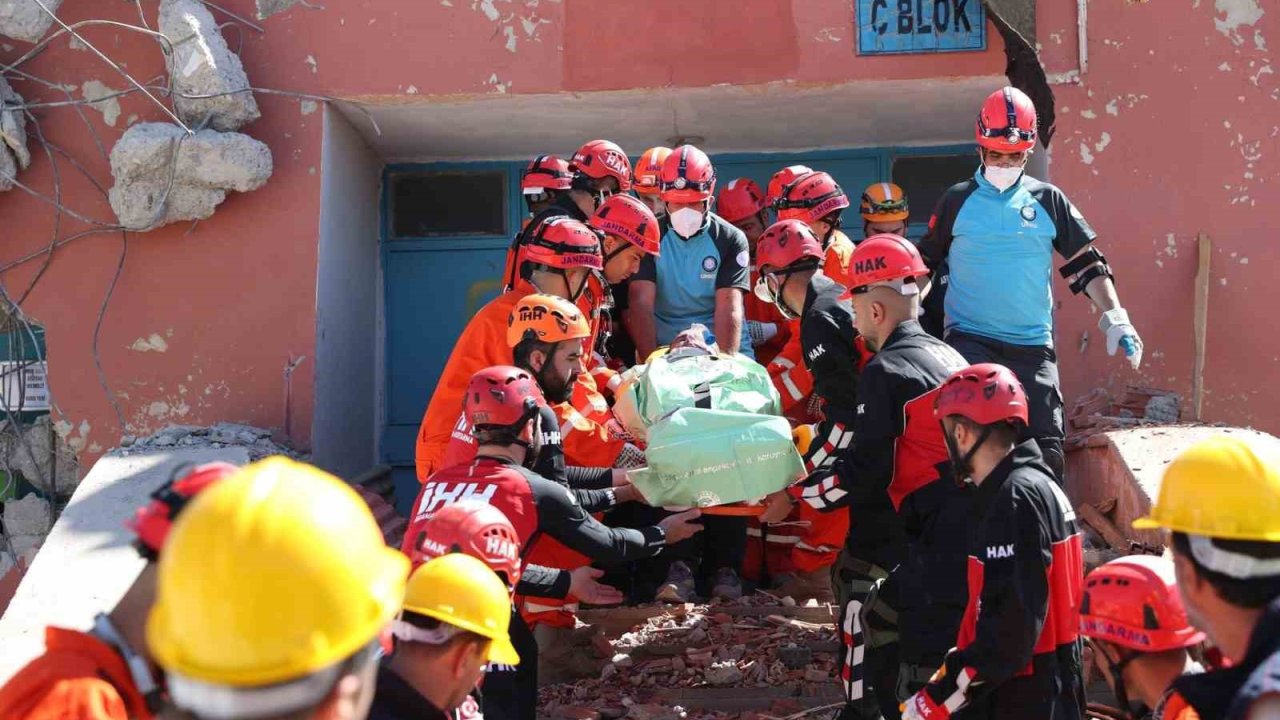 Muş’ta 6 ilden katılımla deprem tatbikatı gerçekleştirildi