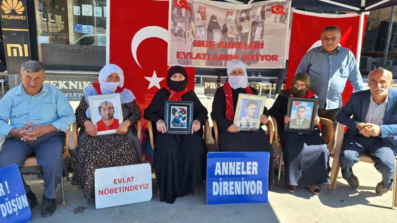 Muş’ta annelerin evlat nöbeti devam ediyor