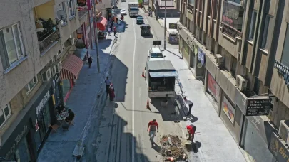 Ordu Ünye Saray Caddesi’nde kaldırımlar yenileniyor