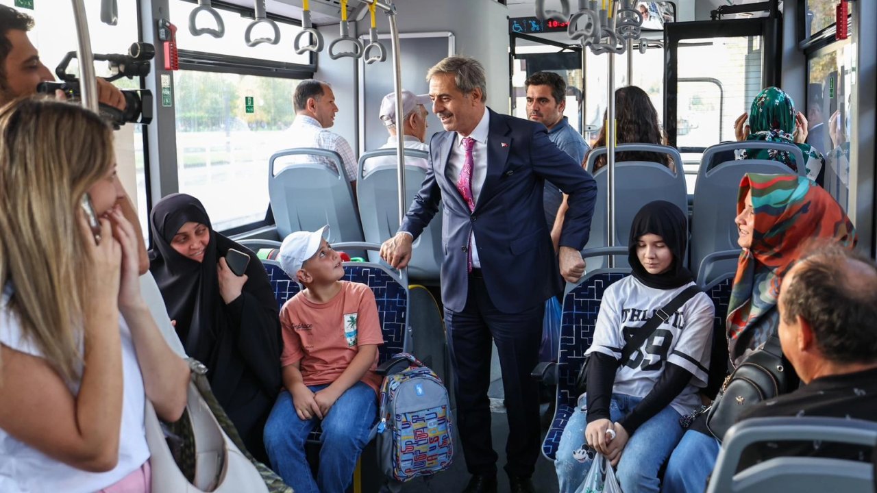 Sakarya metrobüs hattı genişletildi... Başkan Alemdar, vatandaşlarla birlikte yolculuk yaptı
