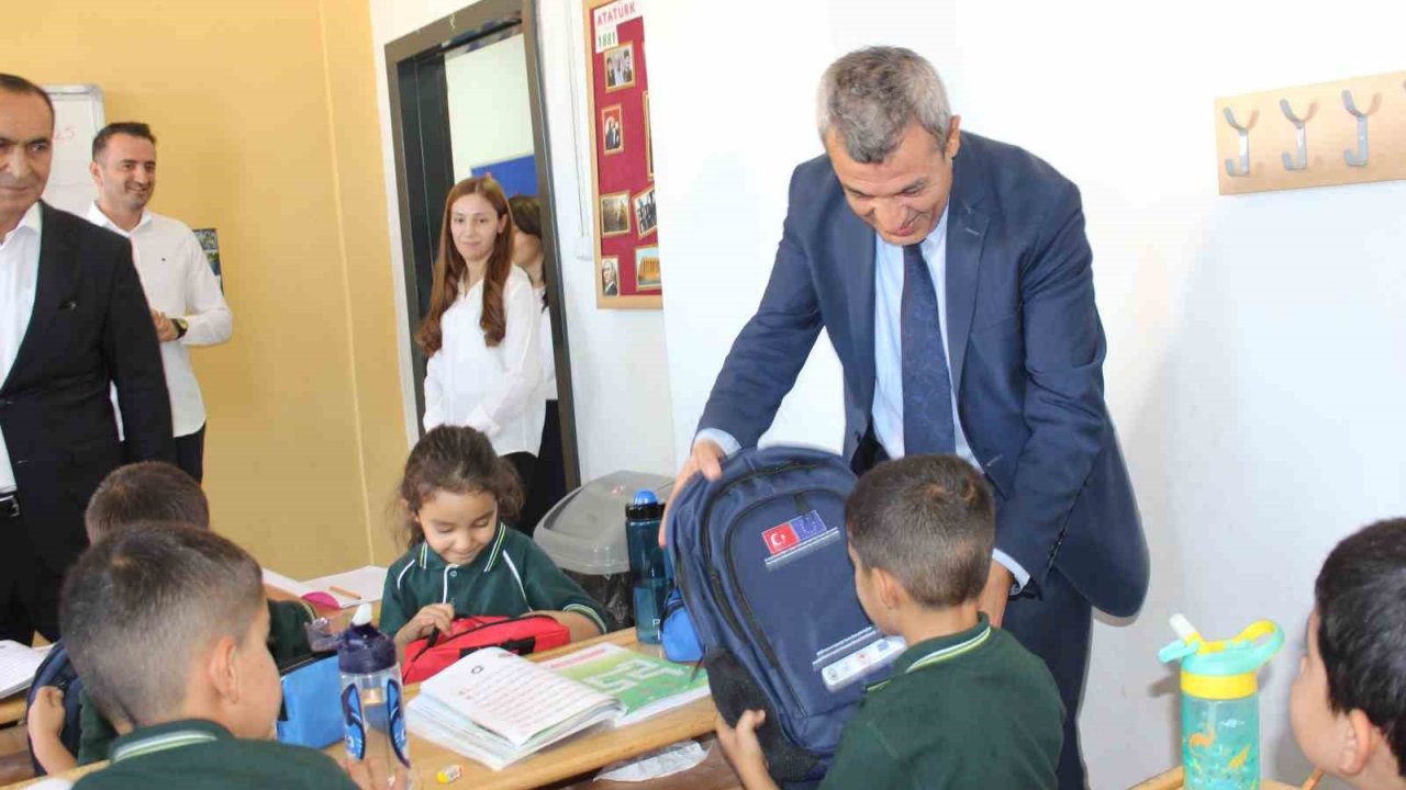 TKDK Malatya’dan kırsaldaki öğrencilere eğitim seti desteği