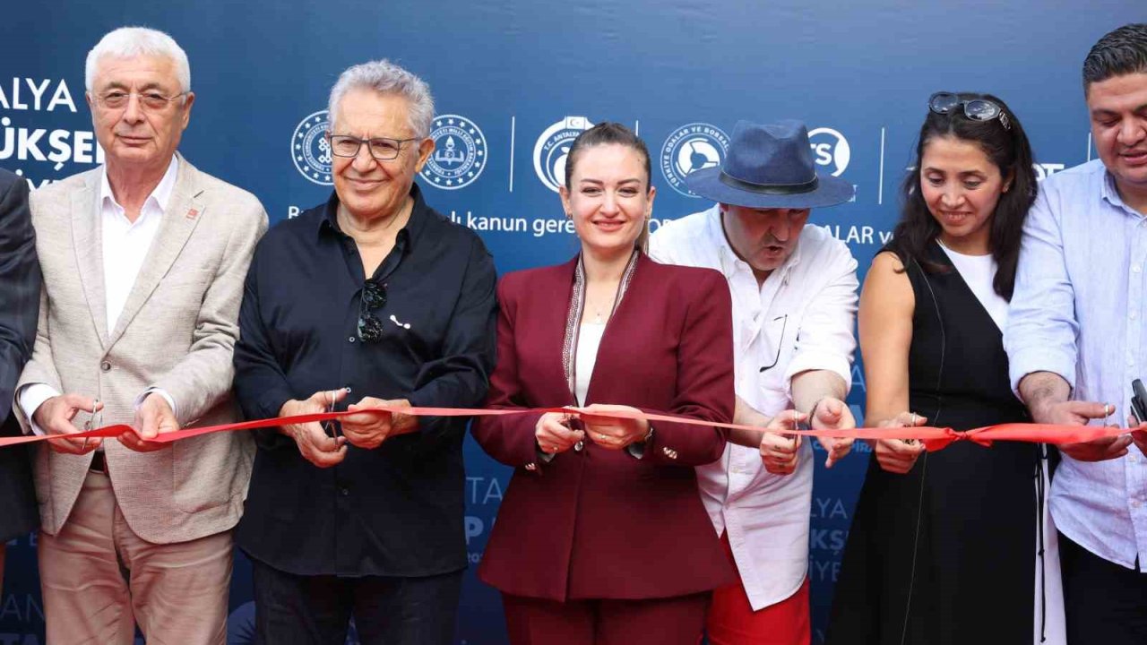 15. Antalya Kitap Fuarı kapılarını açtı