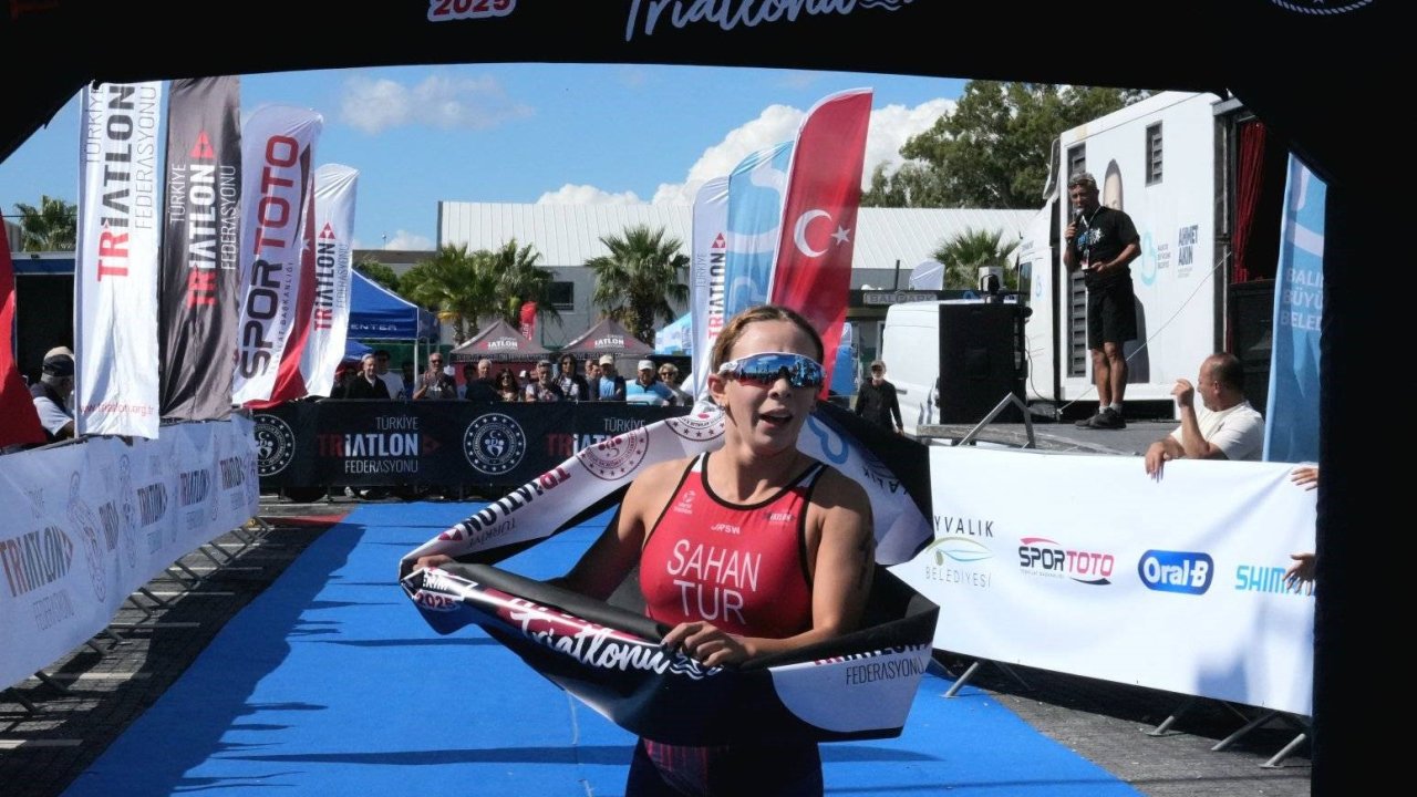 2025 Ayvalık Triatlonu Türkiye Kupası Finali sona erdi