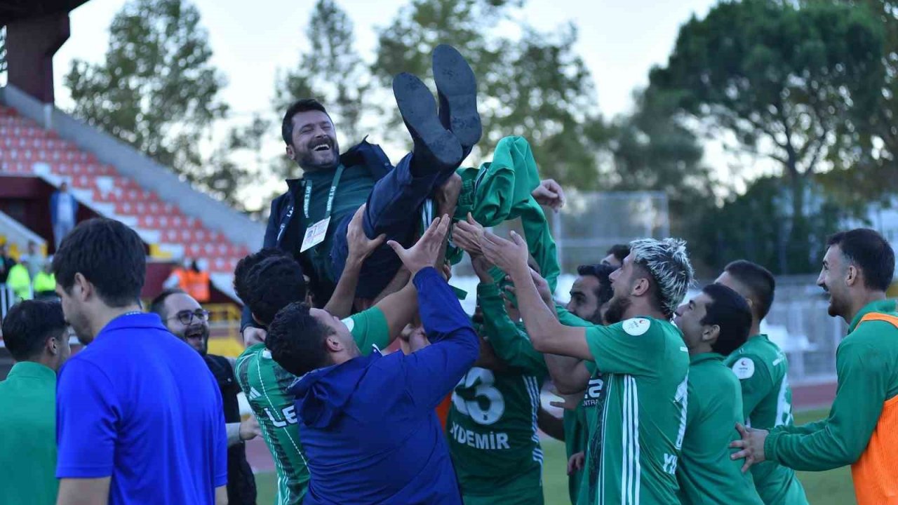 8 kişi kalan Kafkasspor, 2-1 galip gelmeyi bildi