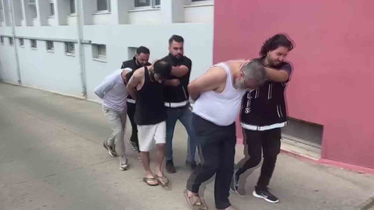 Adana’da 4 kilo metamfetamin yakalattılar, &quot;Kahve içiyorduk&quot; savunması yaptılar