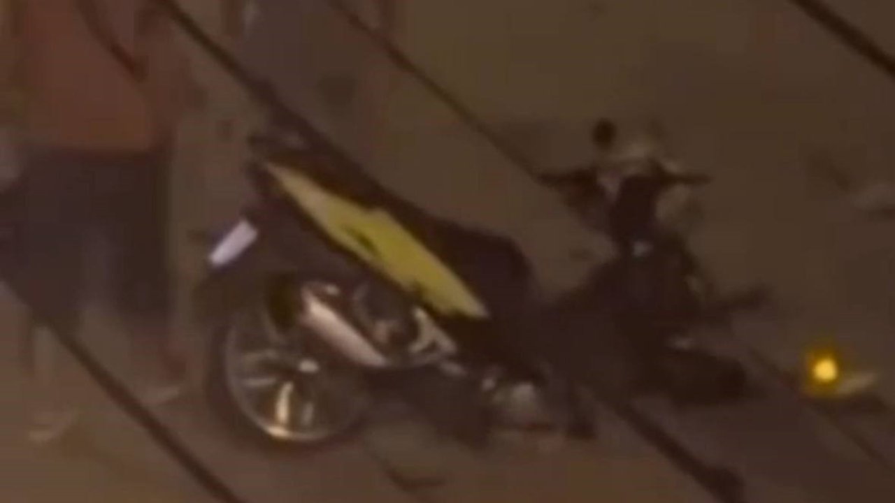 Adana’da iki motosiklet kafa kafaya çarpıştı: 2 yaralı