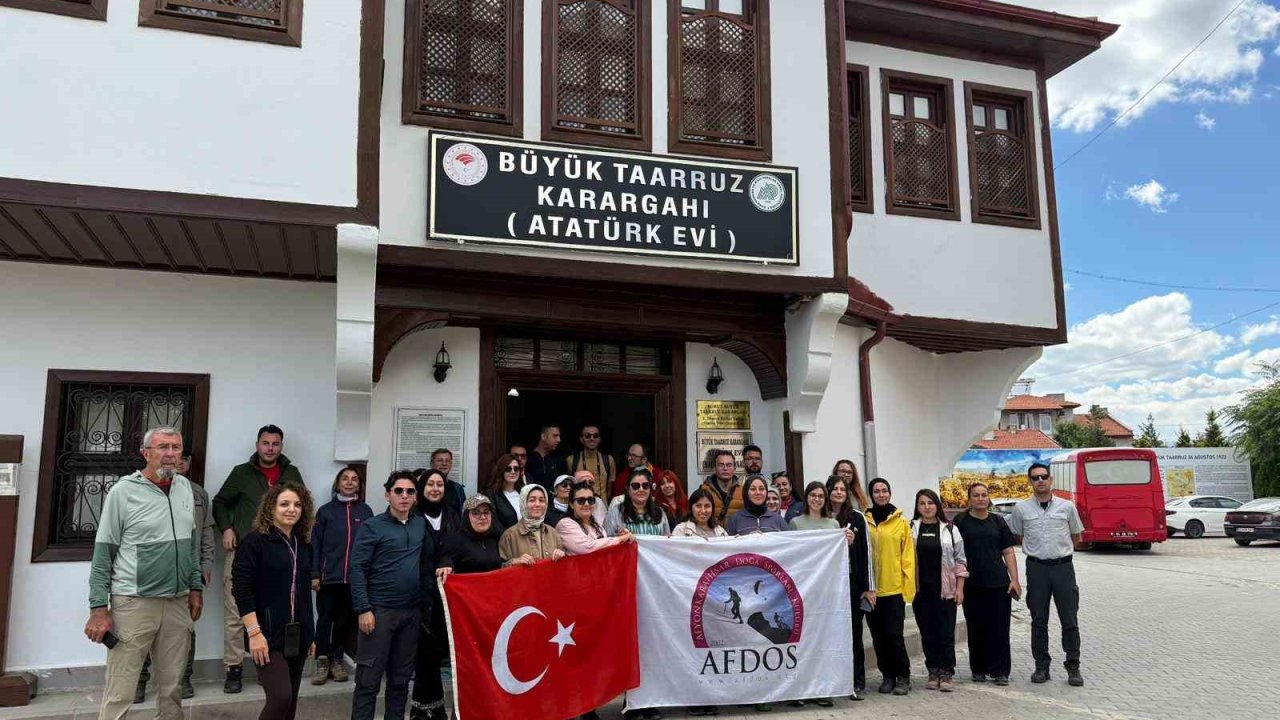 AFDOS üyelerinden Şuhut’da doğa yürüyüşü