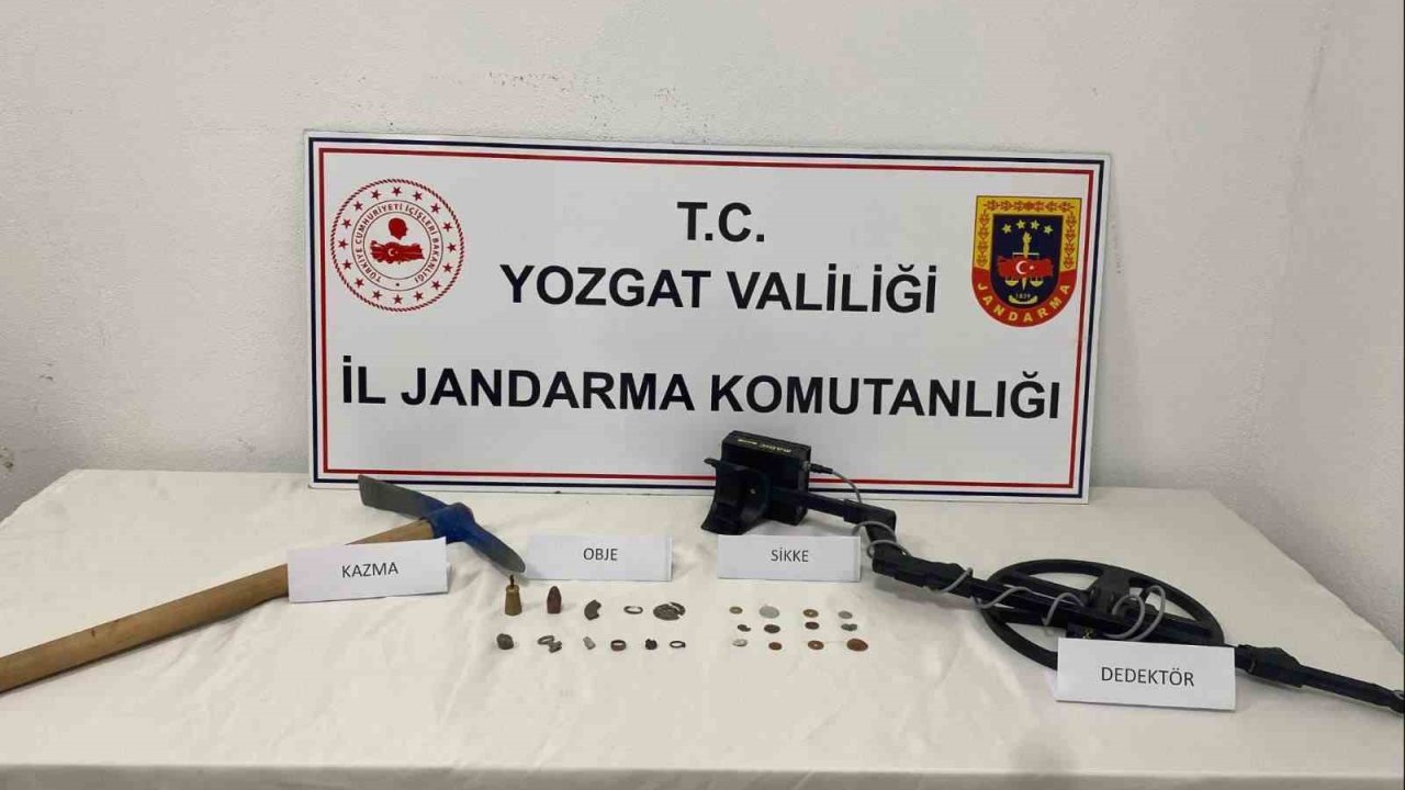 Akdağmadeni’nde 23 adet tarihi obje ele geçirildi