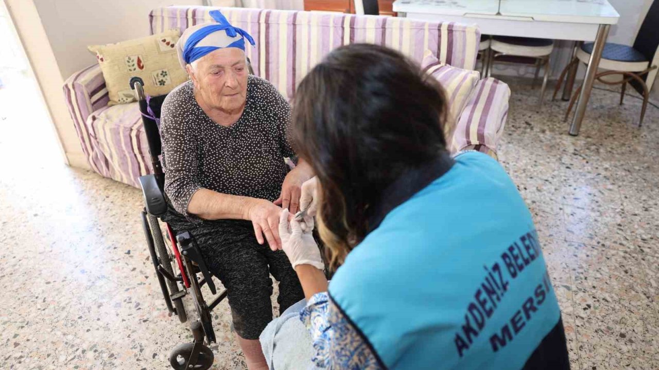 Akdeniz Belediyesinden binlerce haneye temizlik ve bakım desteği