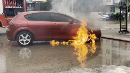 Aksaray’da seyir halindeki otomobil alev aldı