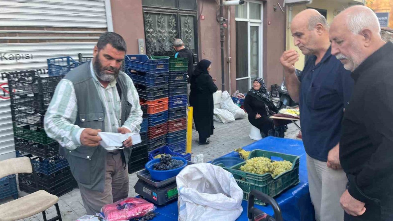 Alaşehir’in üzümleri Tavşanlı semt pazarında