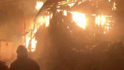 Alevlere teslim olan 3 ev küle döndü