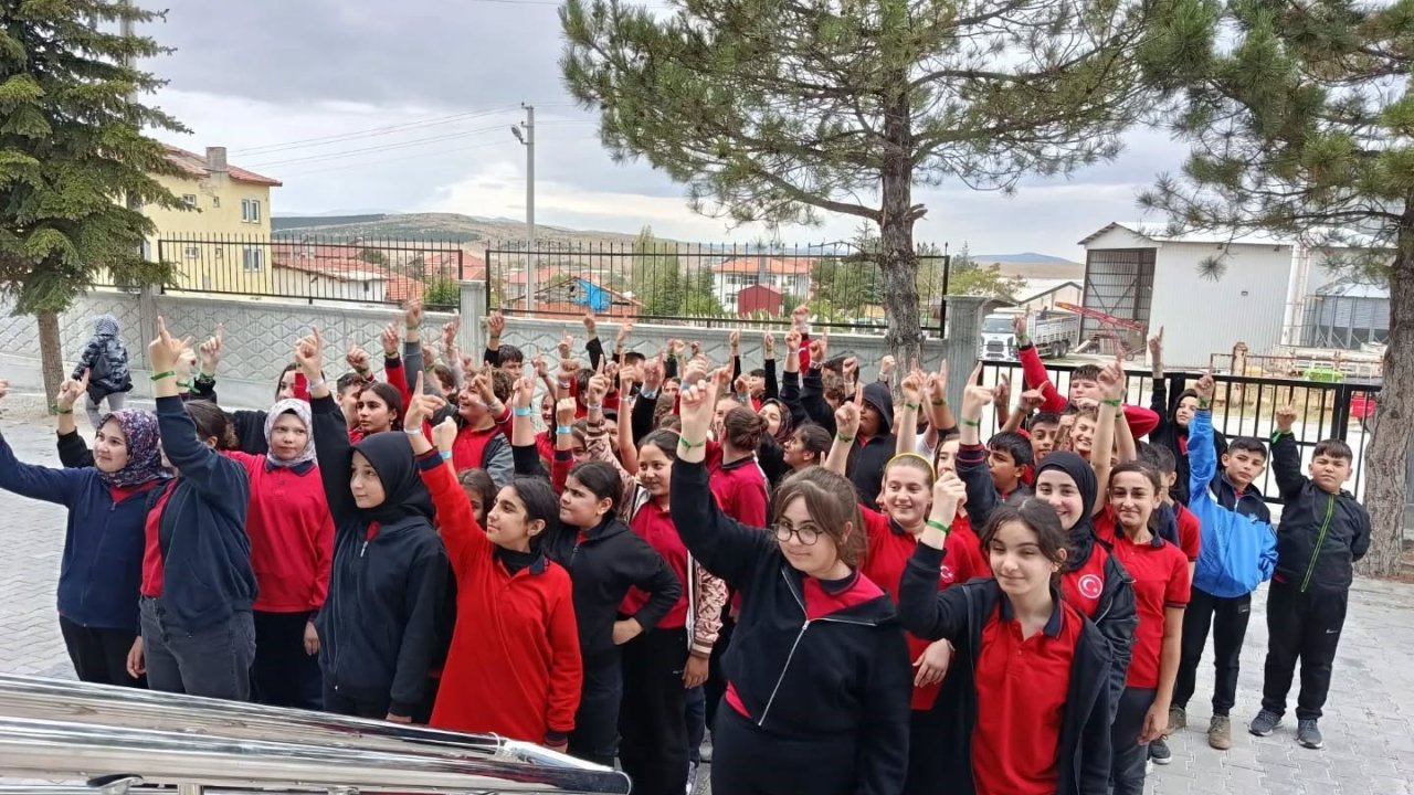 Altıntaş Mustafa Kemal Ortaokulu öğrencilerinden Filistin’e destek