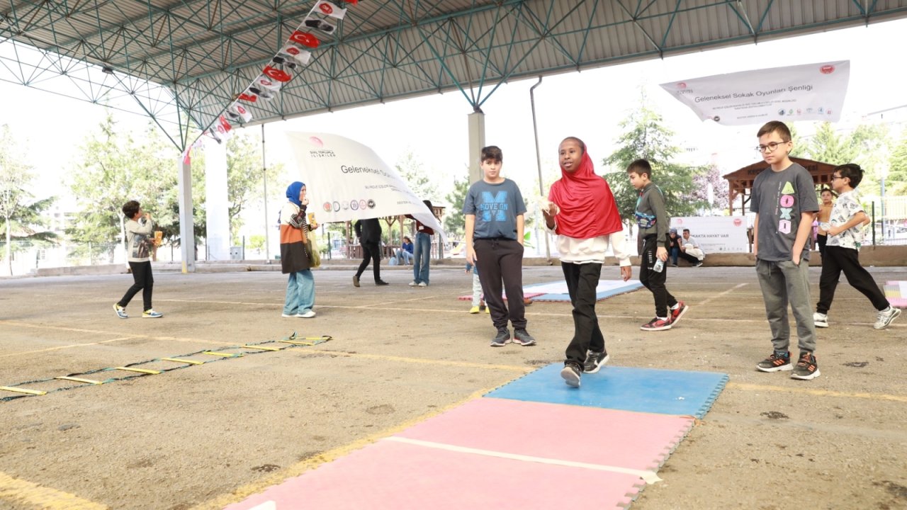 Ankara Keçiören'de sokak oyunları hayat buldu