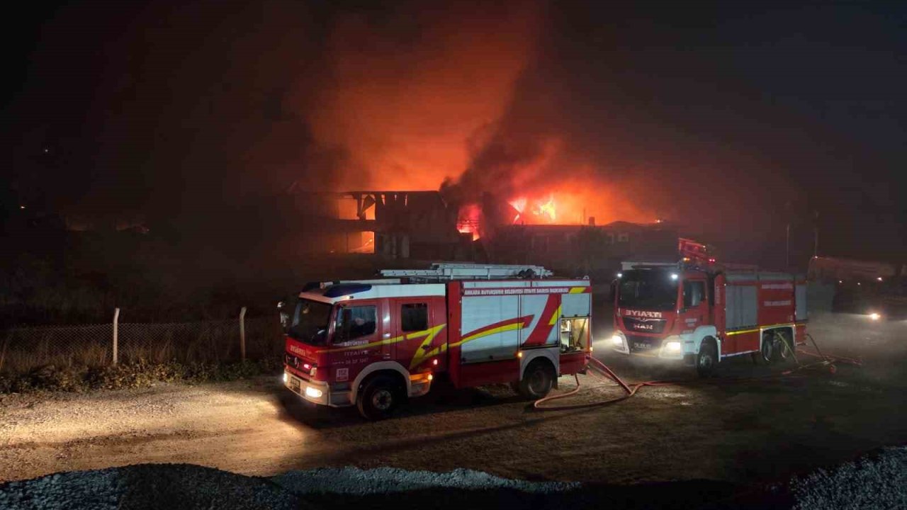 Ankara’da boya dönüşüm fabrikasında yangın