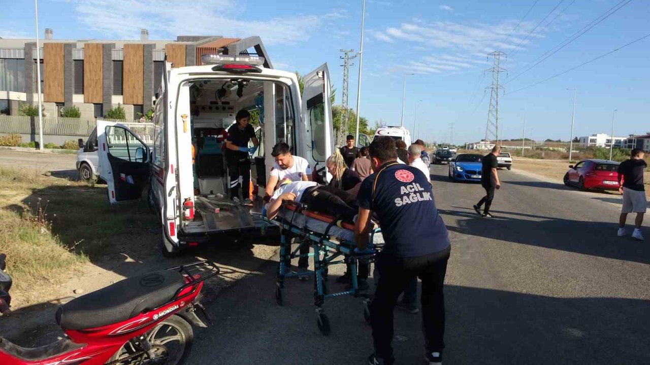 Antalya’da 14 yaşındaki çocuğun kullandığı motosiklet kamyonetle çarpıştı: 1 yaralı