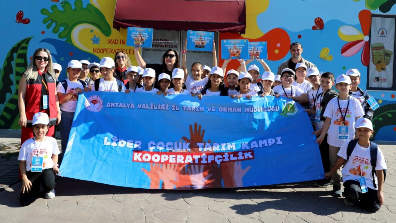 Antalya'da ‘Lider Çocuklar’ kadın emeğini destekledi