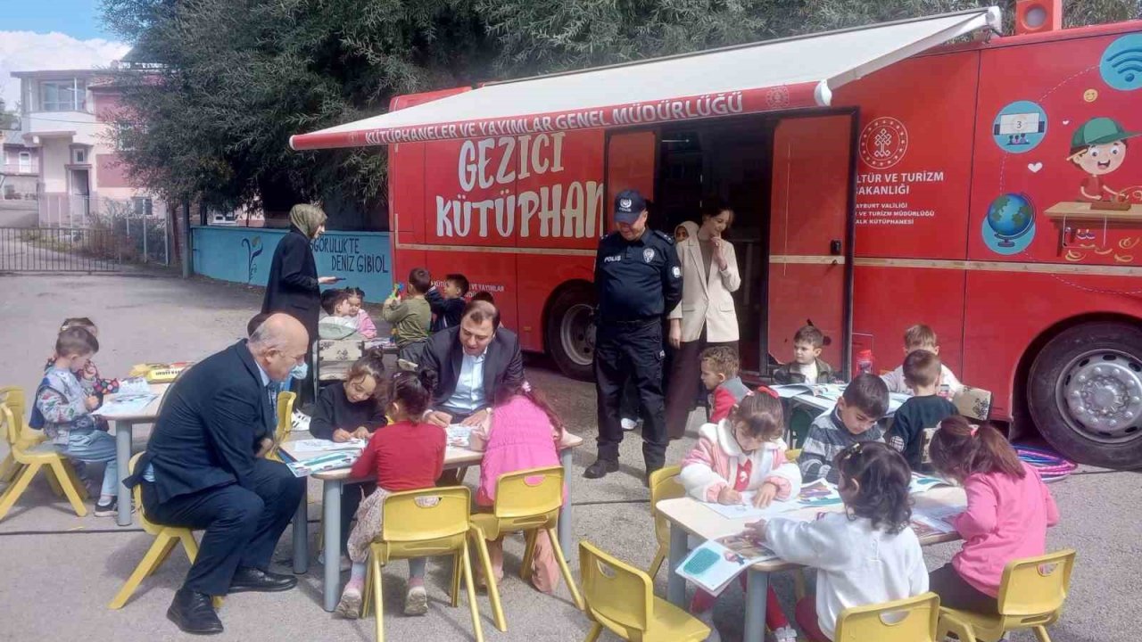 Aydıntepe’de anaokul öğrencilerine ‘Gezici Kütüphane’ tanıtıldı