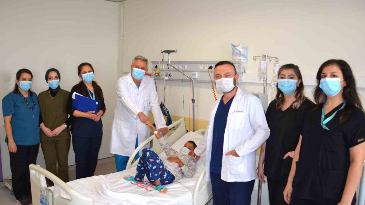 Baba 13 yaşındaki oğluna hayat verdi