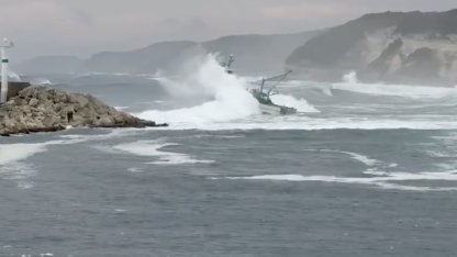 Balıkçı teknesinde dev dalgalarla mücadelesi: Kıyıköy’de yürekleri ağza getiren anlar