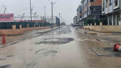 Bandırma’da sağanak yağış etkili oldu