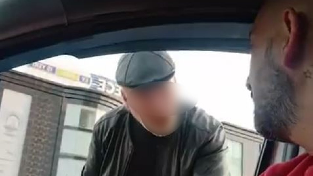 Başakşehir’de taksi sürücüsün yolcu kavgası kamerada