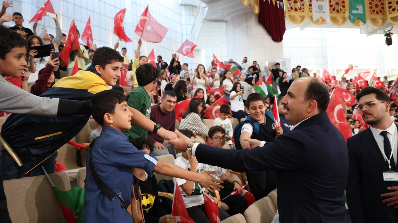 Başkan Altay Bilgehane öğrencilerine seslendi: Zalimin karşısındayız