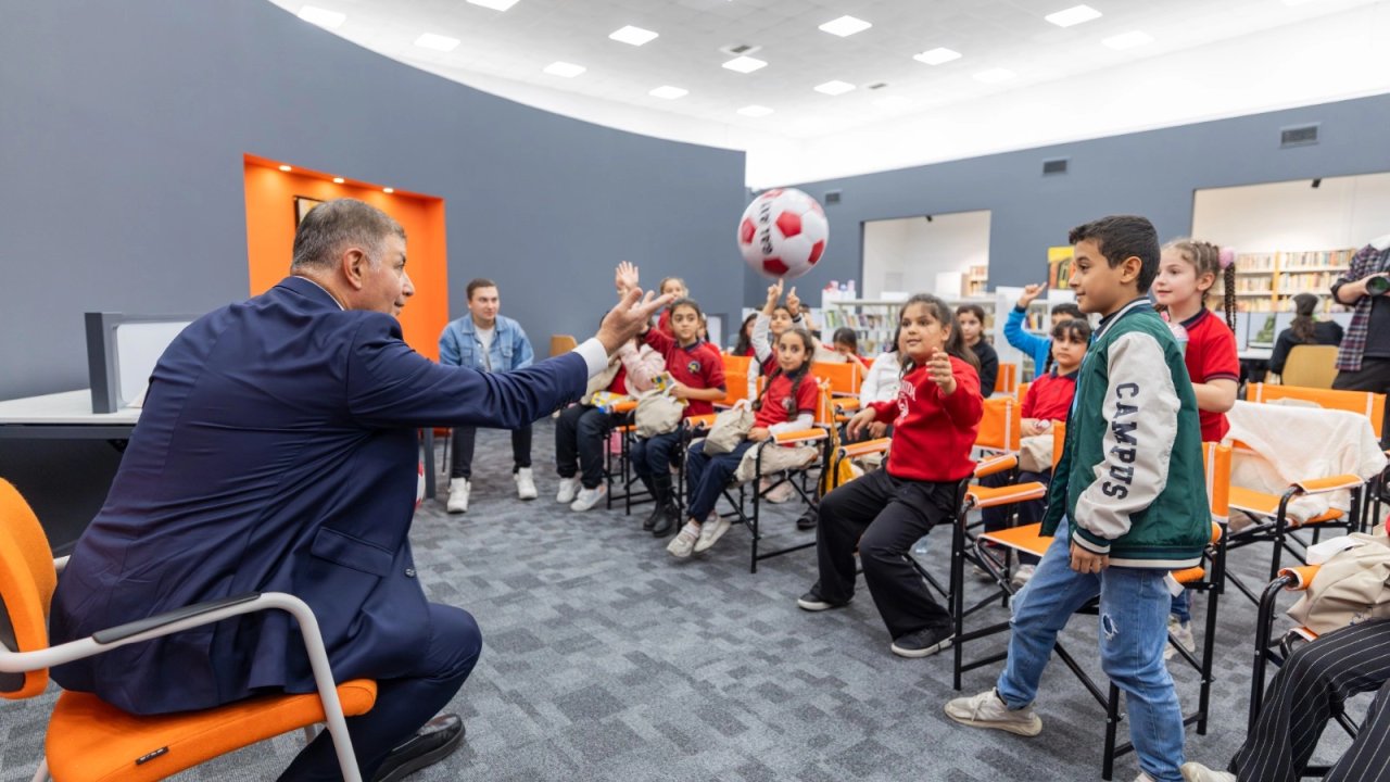 Başkan Tugay okudu, Kadifekaleli çocuklar dinledi