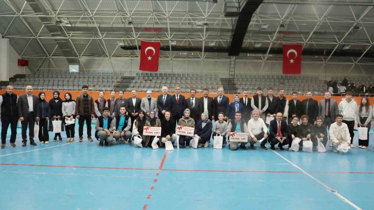 Bayburt’ta Liseler Arası Bilgi Yarışması yapıldı