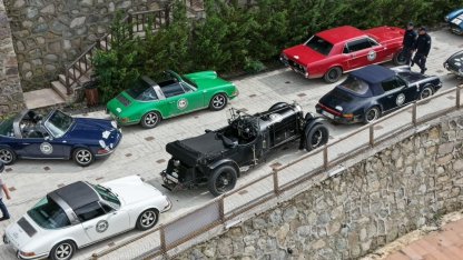 Belçikalı klasik araç tutkunları Artvin’de