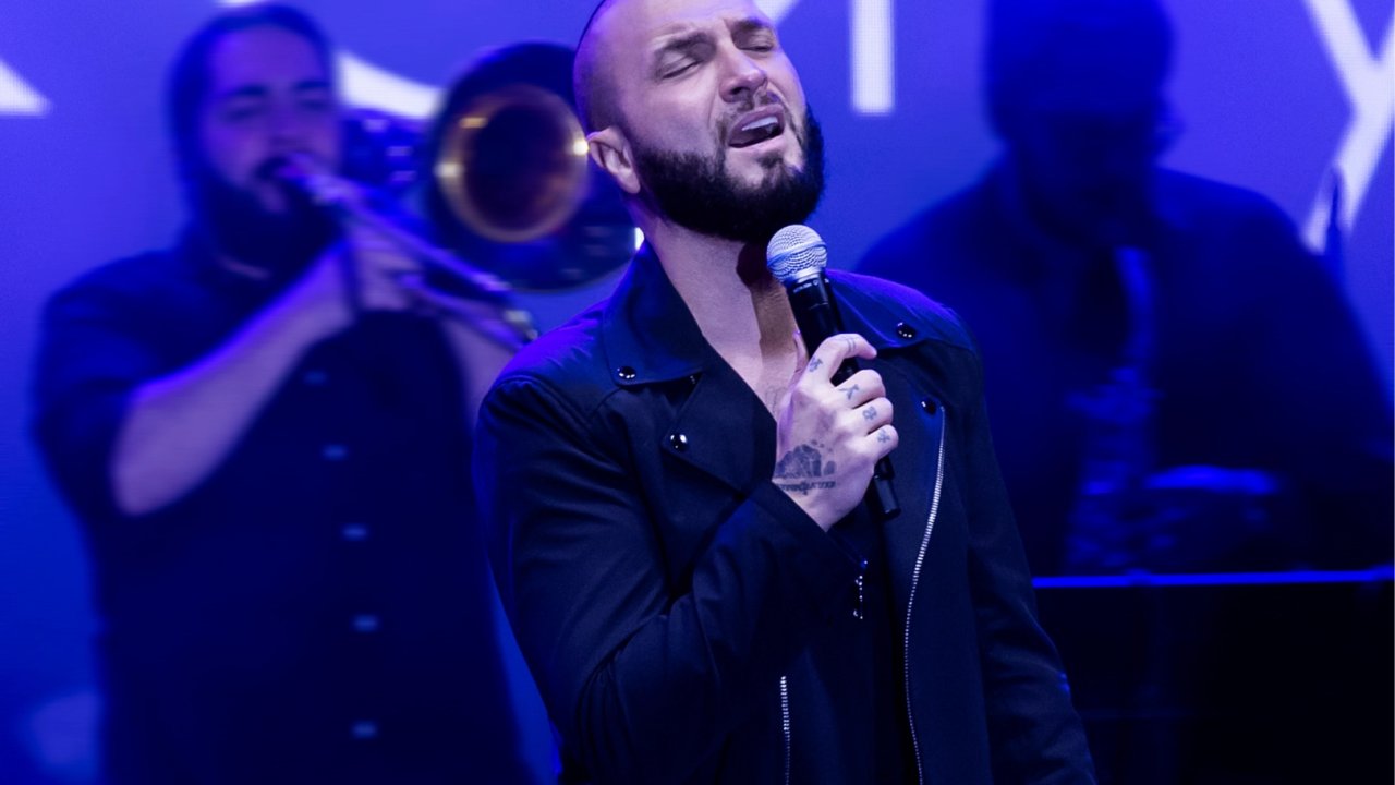 Berkay&#039;dan yağmura rağmen unutulmaz gece!