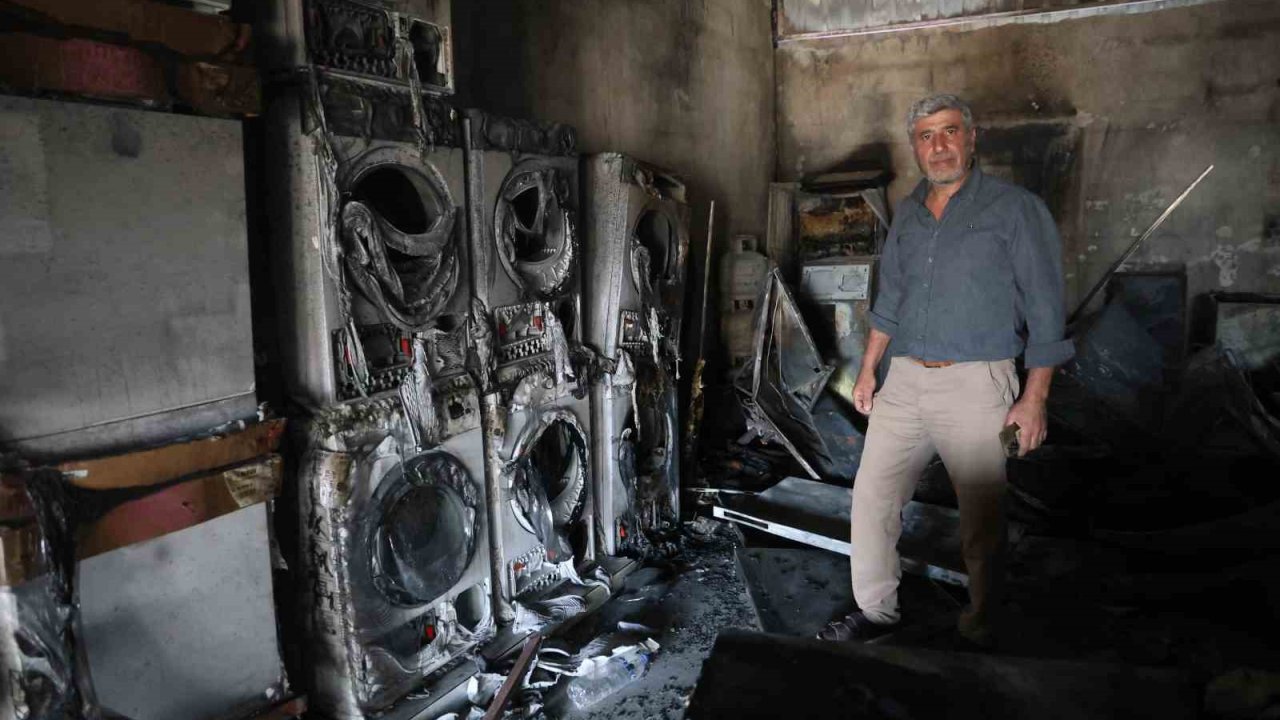 Beyaz eşya bayisinde çıkan yangında, 3 milyon TL değerindeki eşyalar küle döndü