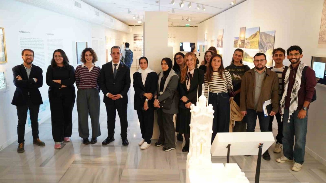 Beyoğlu’nda "Kuşbakışı Filistin" Sergisi’ne özel tur düzenlendi