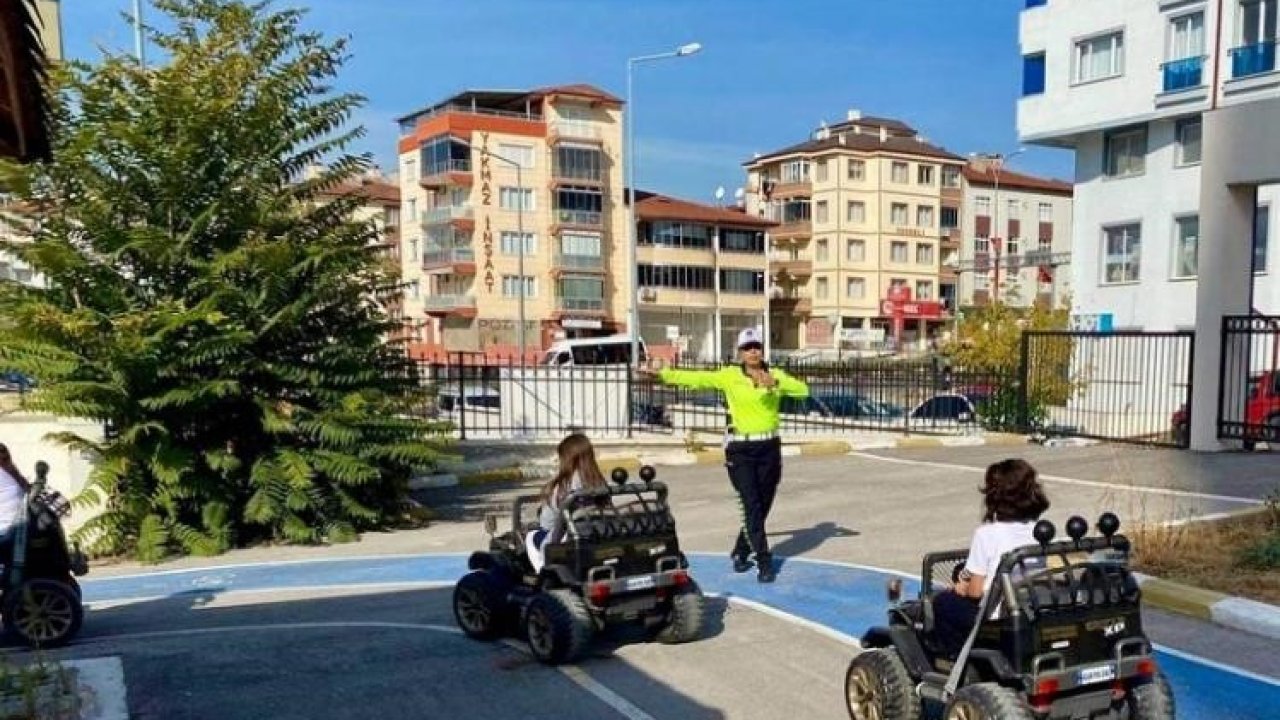 Bilecik’te miniklere trafikte güvenli adımlar eğitimi