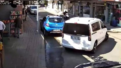 Bingöl’de motosiklet kazası kameraya yansıdı
