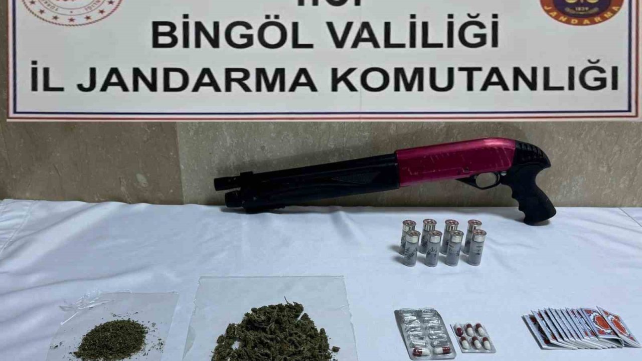 Bingöl’de uyuşturucu madde ve ruhsatsız silah ele geçirdi