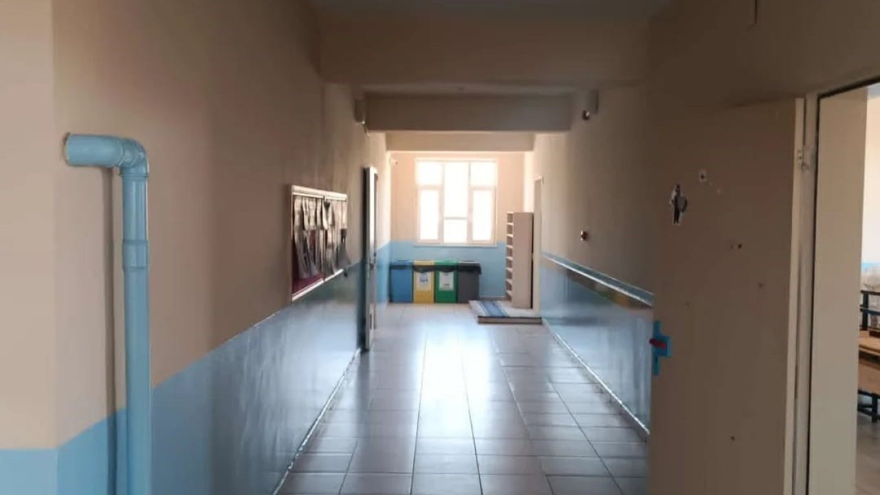 Bitlis’te okullar yükümlülerin elleriyle onarılıp güzelleştiriliyor