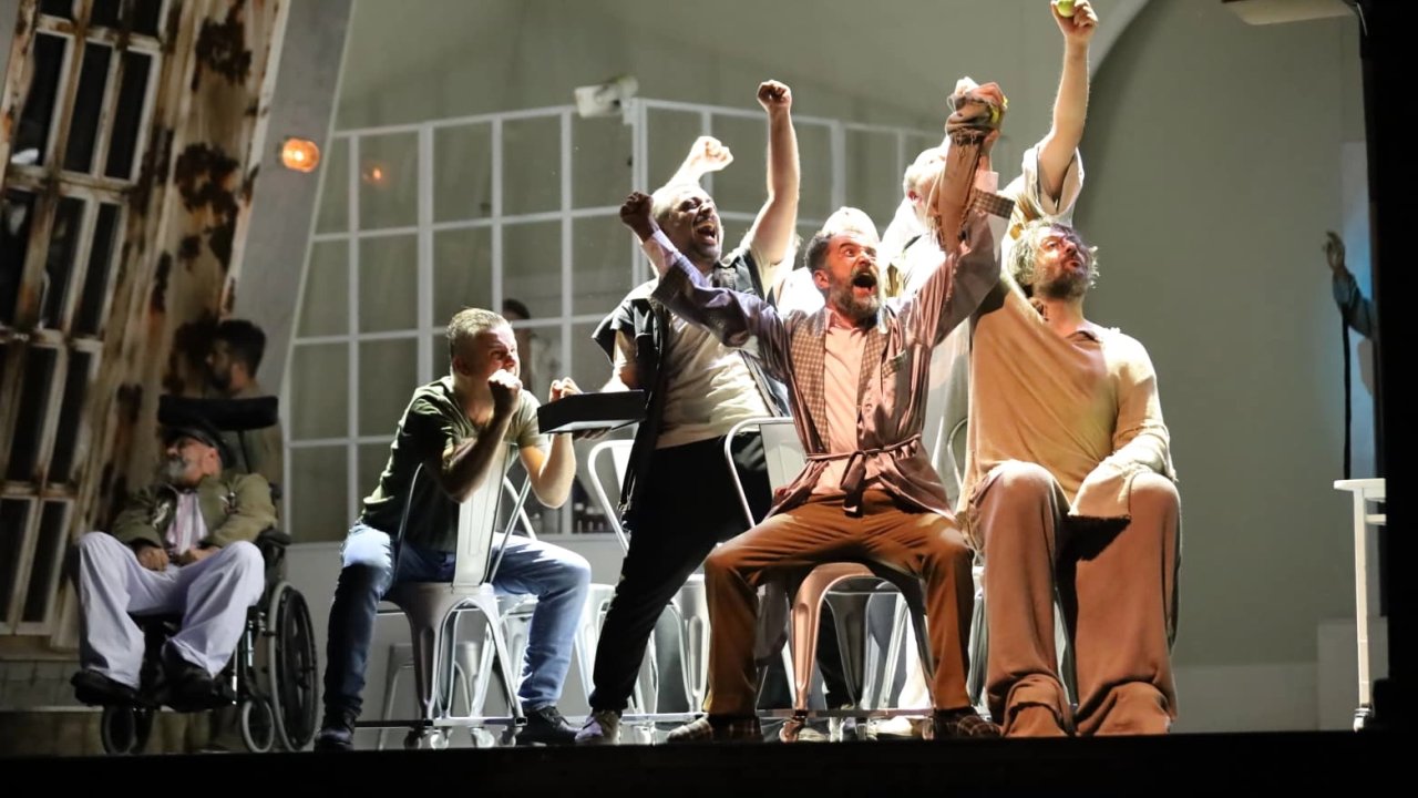 Bursa Şehir Tiyatrosu'ndan 'Guguk Kuşu' ile merhaba