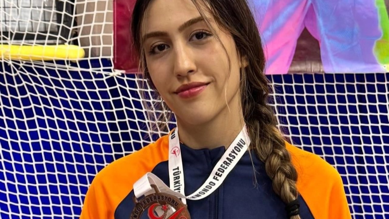 Bursa'da Osmangazili taekwondocudan bronz madalya