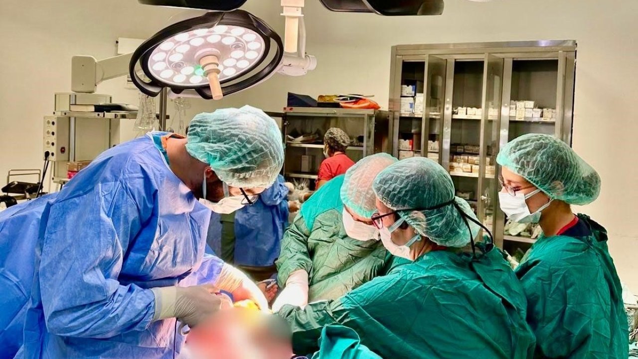 Çanakkale’de ilk kez TAR yöntemi ile dev insizyonel herni onarımı gerçekleştirildi