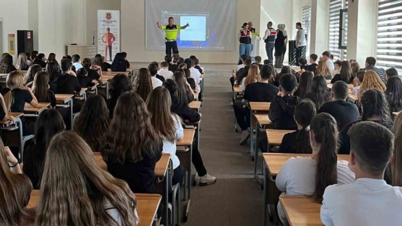 Çanakkale’de jandarma ekiplerinden lise öğrencilerine yönelik çeşitli eğitimler