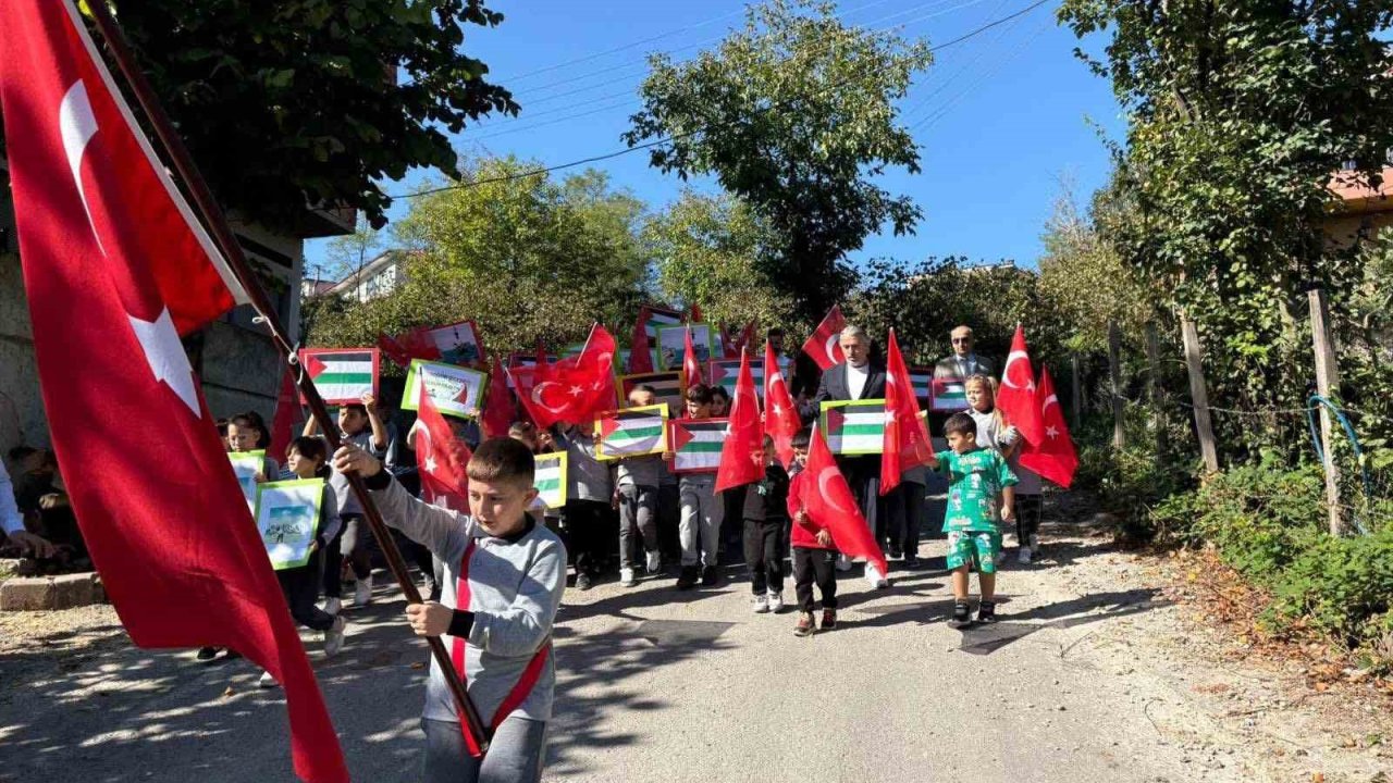 Çatalpınar’da minik yüreklerden Filistin’e barış çağrısı