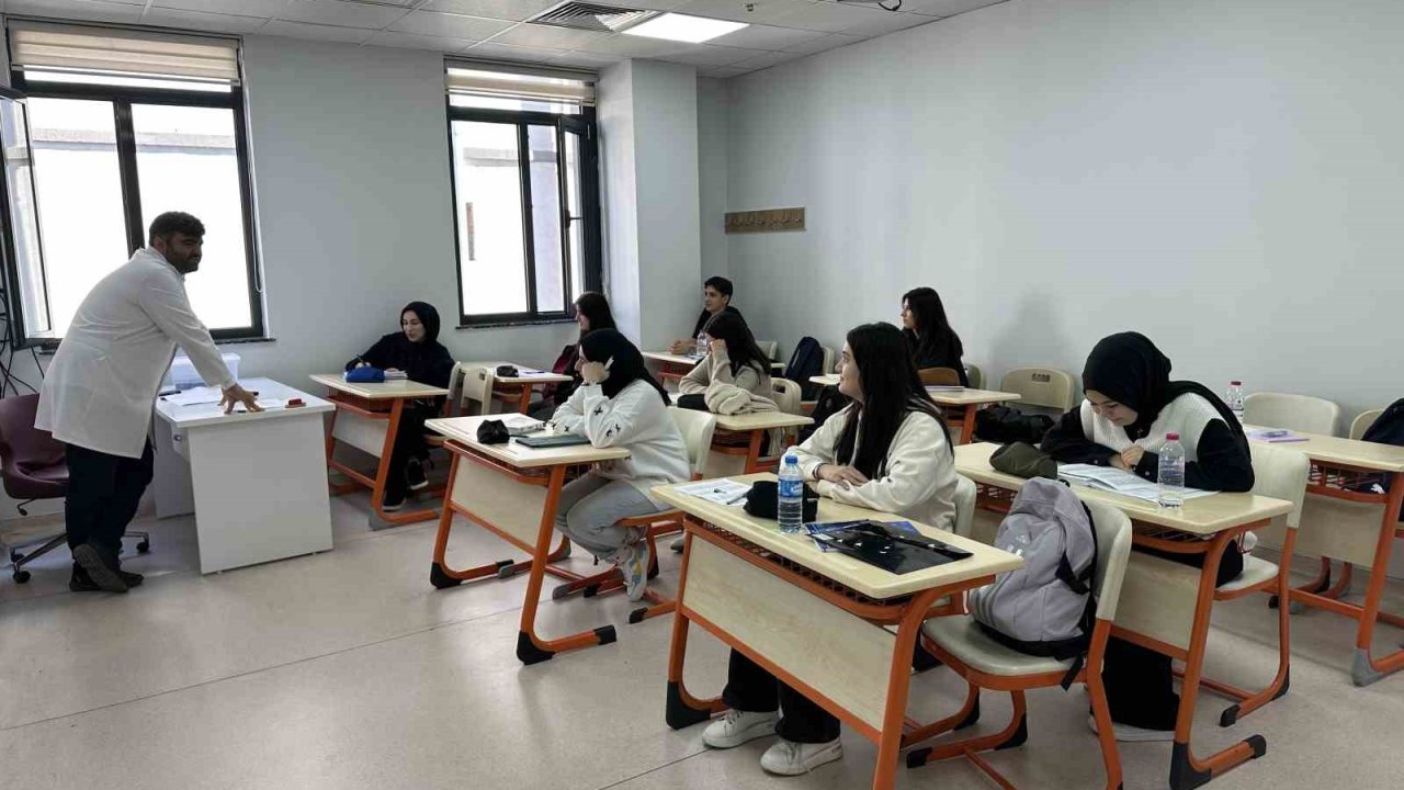 Çayırova’da üniversiteye hazırlık kursları başladı