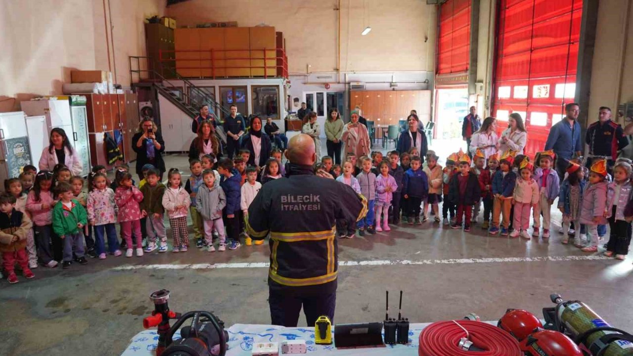 Çocuklar itfaiyecilerle buluştu