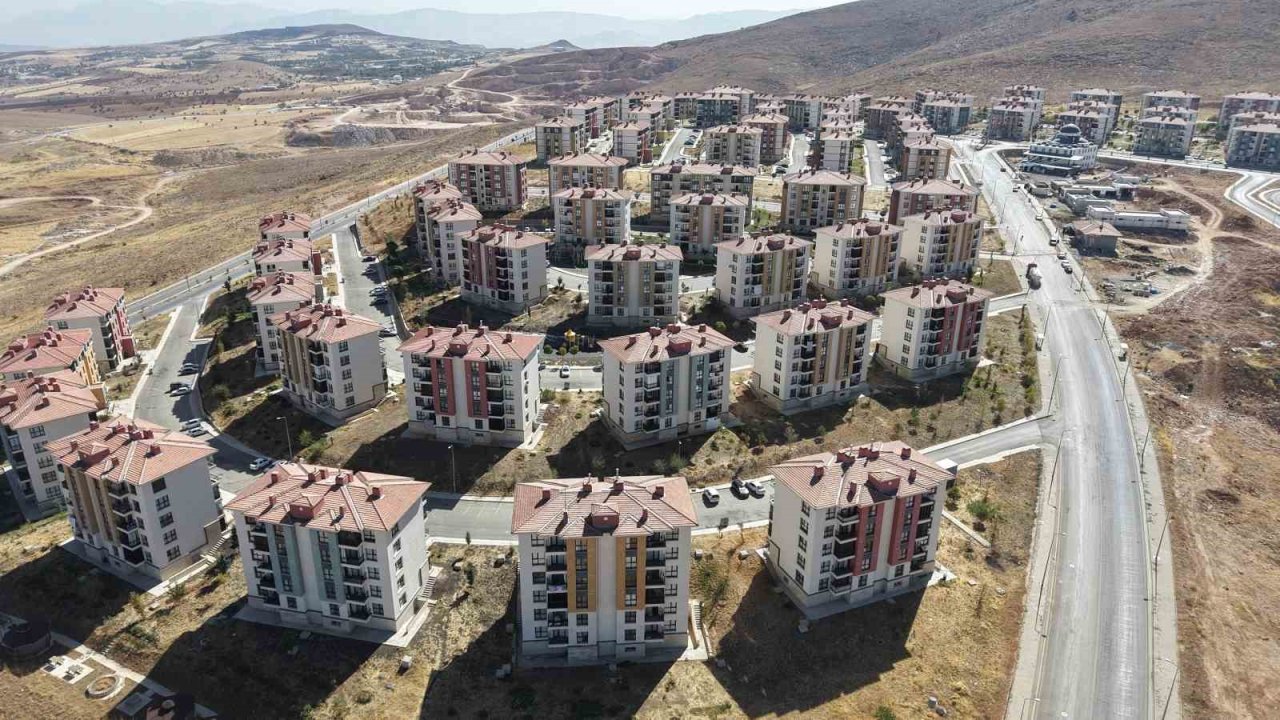 Cumhurbaşkanı Erdoğan TOKİ eliyle kiralık konut kampanyasını açıklamıştı: En güzel örneği Elazığ